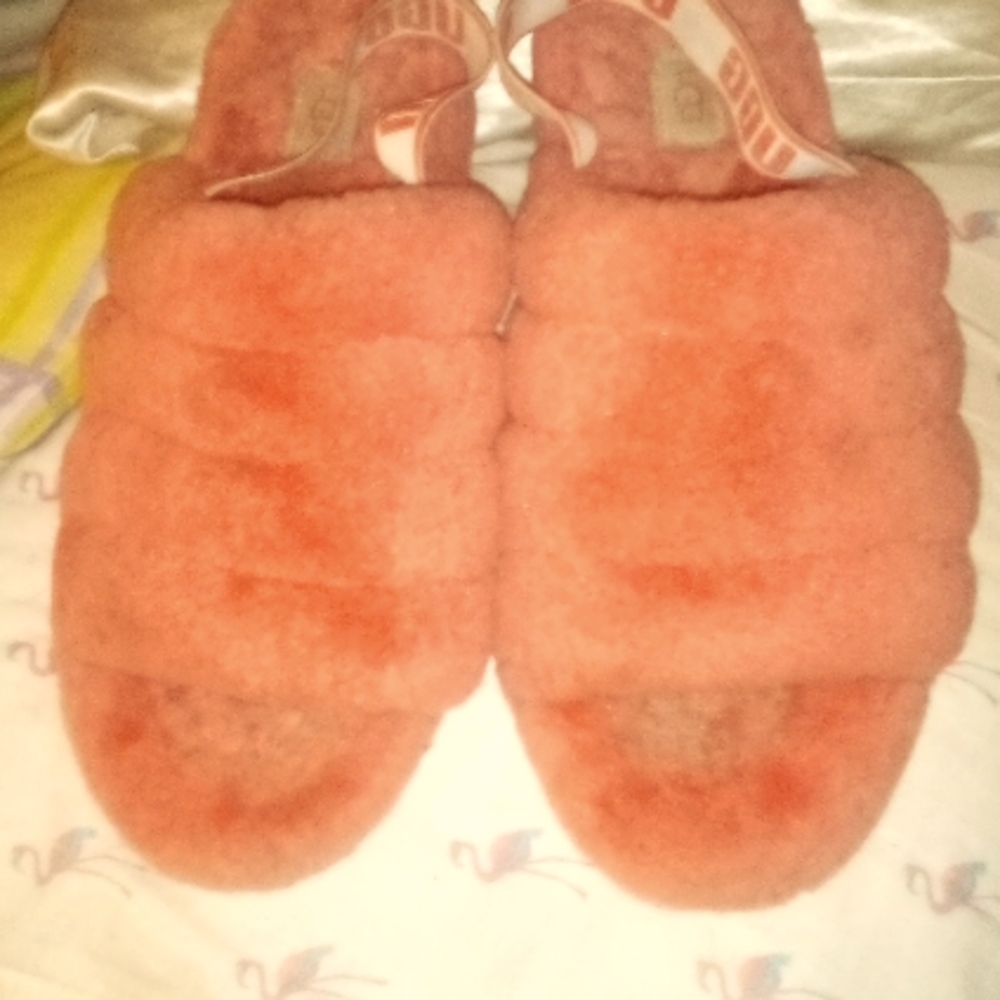 Ugg fuzzy slippers size 10